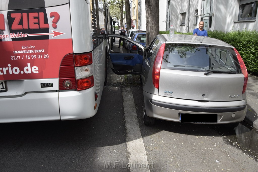 VU KVB Bus gegen PKW Tuer Koeln Kalk Buchforststr P04.JPG - Miklos Laubert